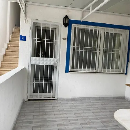 Hotel de apartamente Izan Bakis