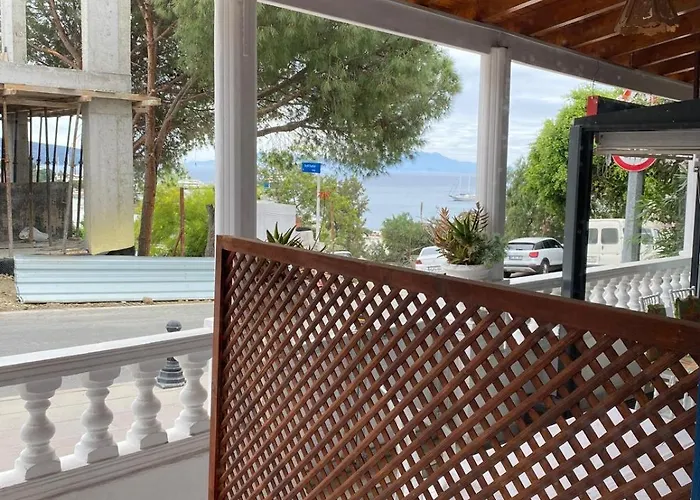 Izan Bakis מלון דירות 3*